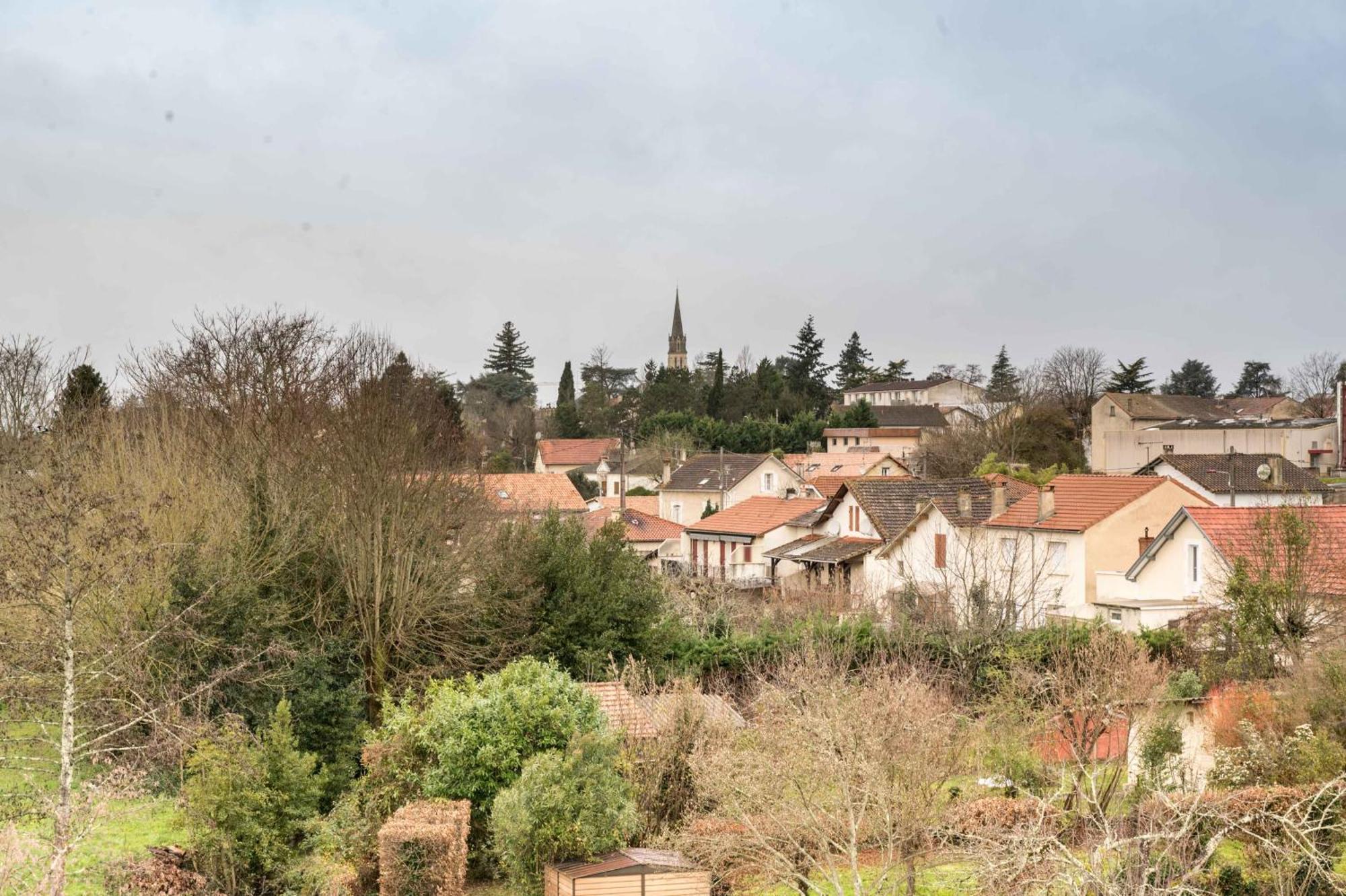 Le Ambroise - T3 Spacieux Et Calme Avec Parking Gratuit * Bergerac
